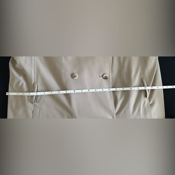 London Fog Classic Trench w/belt and quilted zip out lining in Tan. - Picture 7 of 9